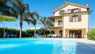 Ville Villa con Piscina e Solarium Relax